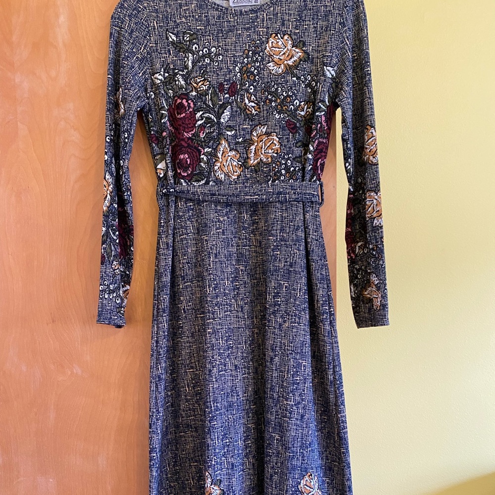 Dress / Abaya / henna / thobe